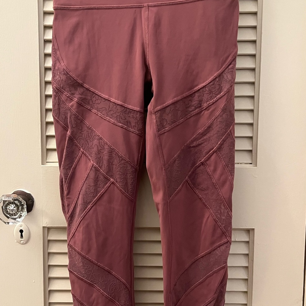 Lululemon Mauve Leggings with Lace Detail (Size 6)